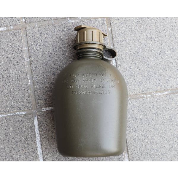 画像1: 米軍放出 民生品? 1QTキャンティーン初期型ガスマスク対応キャップ付き新品?