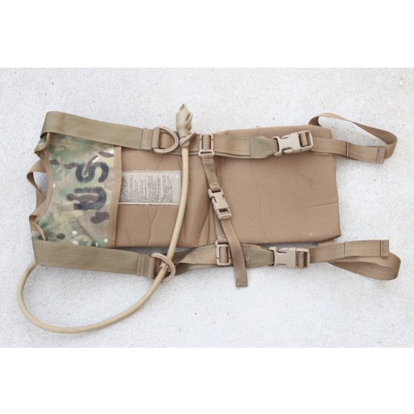 画像2: 米軍 試作品? MOLLEII HYDRAMAXハイドレーションパックCB(コヨーテブラウン) X OEFCP(MULTICAM迷彩)ブラダー付き