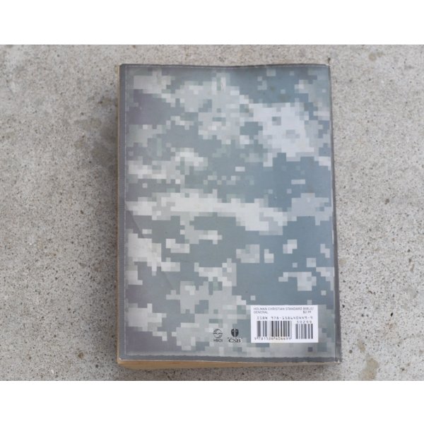 画像2: 米軍放出 軍人向け聖書UCP迷彩(ACU迷彩)