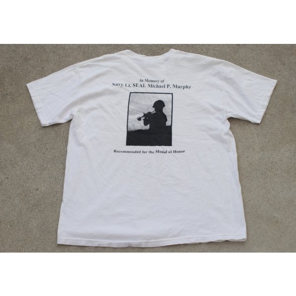 画像2: ギルダン米軍 米海軍SEALs戦没者Tシャツ白LARGE