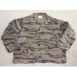 画像1: 米軍放出アメリカンフィールド製タイガーストライプ迷彩ハンティングジャケット改造品MEDIUM (1)