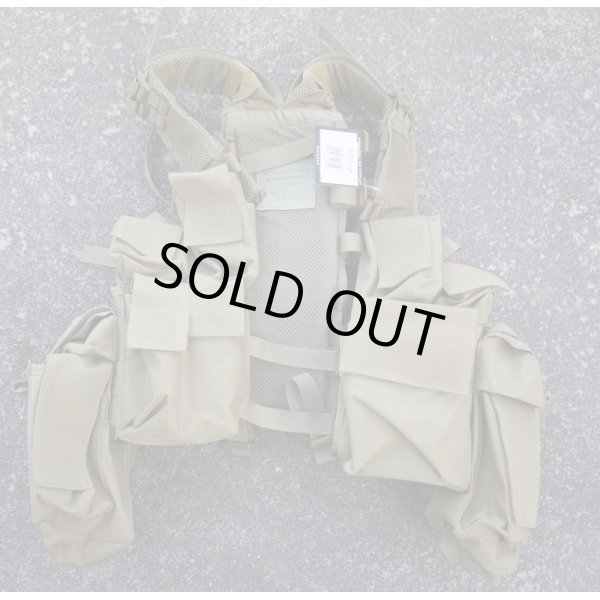 画像1: MFH製P83型タクティカルベストCT(コヨーテタン)新品 (1)