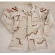 画像1: 米軍DCU（3Cデザート迷彩BDU）ジャケットSMALL-SHORT第1騎兵師団伍長パッチ付き (1)