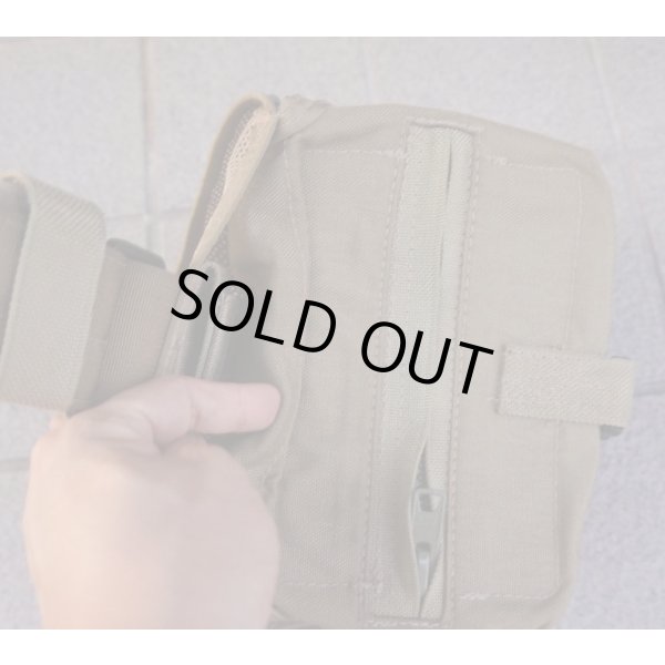 画像3: 米軍放出HSGI製レッグガスマスク・ダンプポーチCT(コヨーテタン) (3)