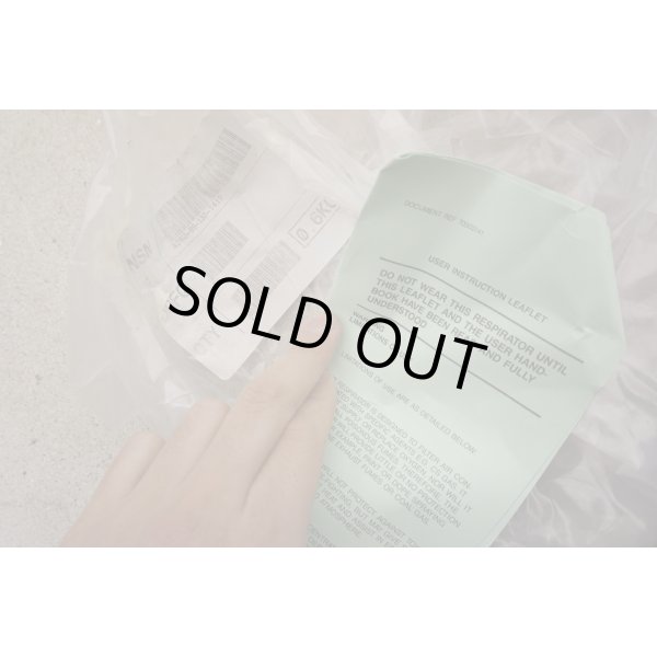 画像6: 英軍S10レスピレーター(ガスマスク)サイズ2(L寸)付属品多数有り (6)