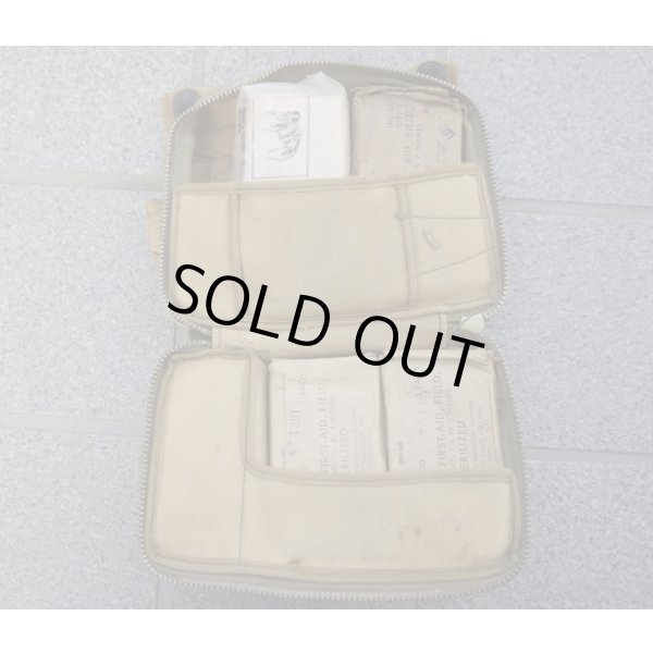 画像4: 米軍 第二次世界大戦型 航空機用ファーストエイドキット カーキ (4)