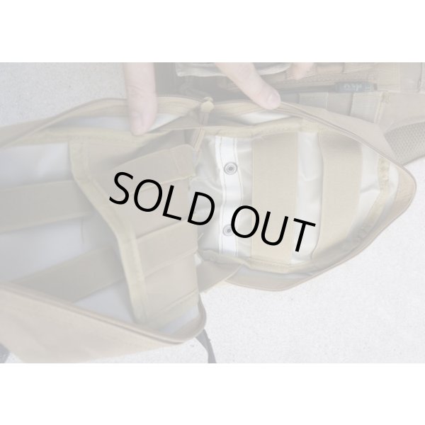 画像8: 英軍放出メーカー不明MAR CIRAS型ボディアーマー コヨーテSMALLポーチ5個付きソフトアーマー入り (8)