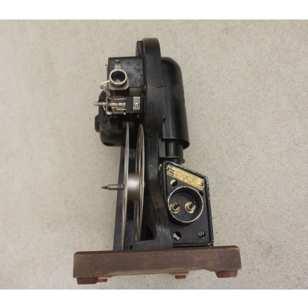 画像4: ドイツ第三帝国(ナチスドイツ)SS使用ツァイス・イコン製8mmフィルム用プロジェクター ケース入り (4)
