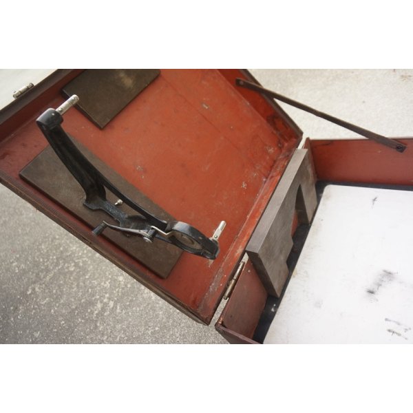 画像18: ドイツ第三帝国(ナチスドイツ)SS使用ツァイス・イコン製8mmフィルム用プロジェクター ケース入り (18)