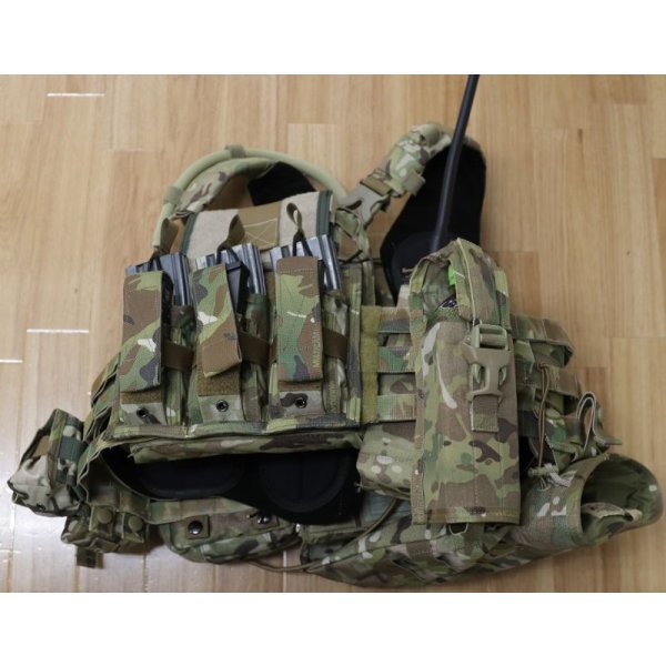 画像10: 受注生産◆当店オリジナル品CRYE AVS用パラクレイト型トリプル9mm+M4マガジンポーチフラップ新品 (10)