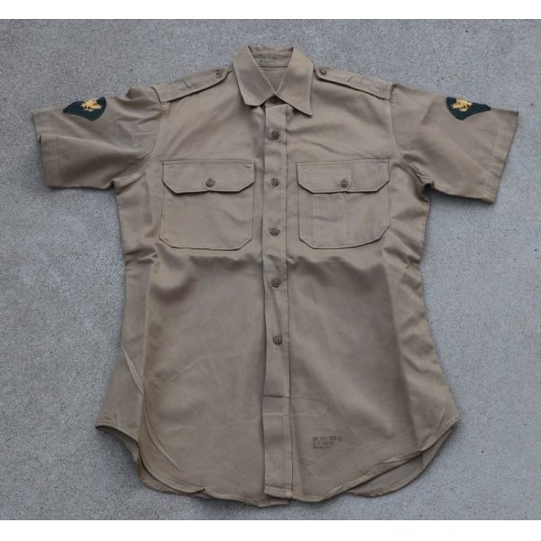 画像1: 米軍 米陸軍カーキ夏季制服サービスシャツ15 X 32 4等特技兵階級章付き (1)