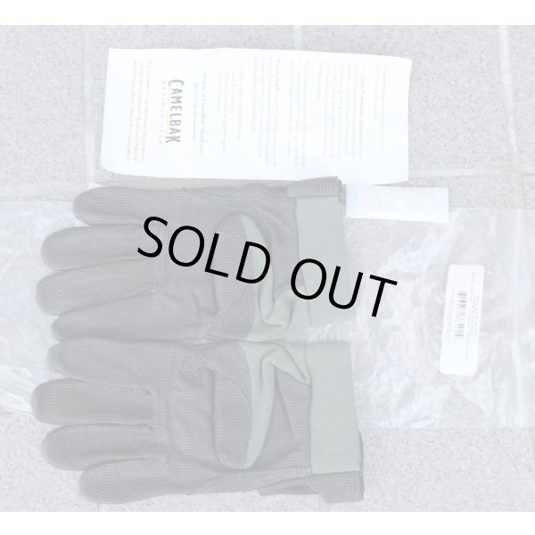 画像2: 米軍放出キャメルバックMAX GRIPコンバットグローブ ショートタイプ セージグリーンMEDIUM新品 (2)