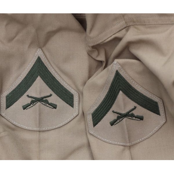 画像4: 米軍 米海兵隊 夏季制服チノシャツ サイズ16 1/2一等兵階級章付き (4)