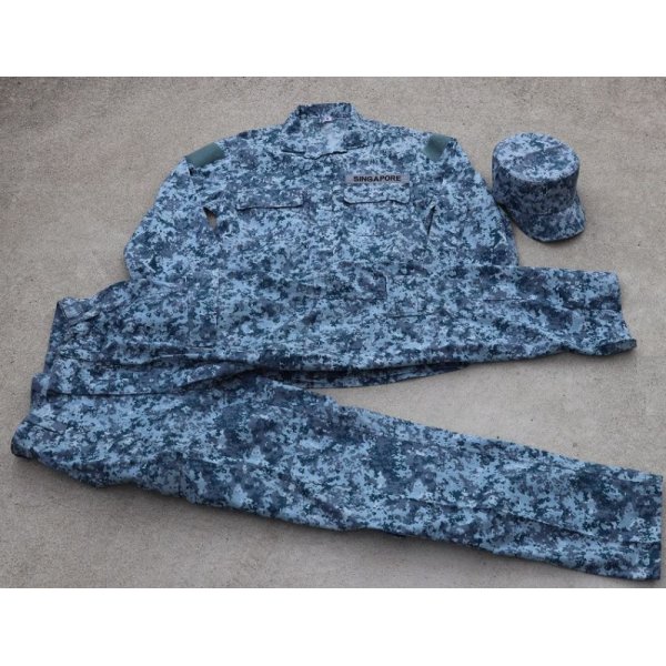 画像1: シンガポール軍 空軍デジタル迷彩 上下帽子セット新品 (1)