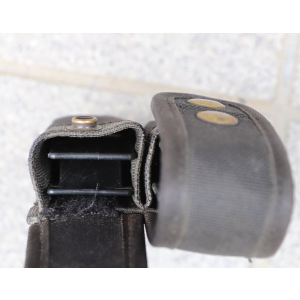 画像4: 米軍放出タクティカルテイラーLEダブルピストルマガジンポーチ黒 (4)