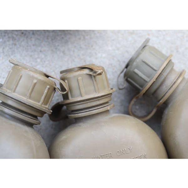 画像5: 米軍1QTキャンティーン初期型ガスマスク対応キャップ付き (5)