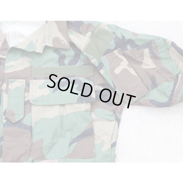 画像6: 米軍放出カスタム ウッドランド迷彩BDUジャケットSMALL-REGULAR新品 (6)