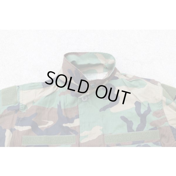 画像4: 米軍放出カスタム ウッドランド迷彩BDUジャケットSMALL-REGULAR新品 (4)