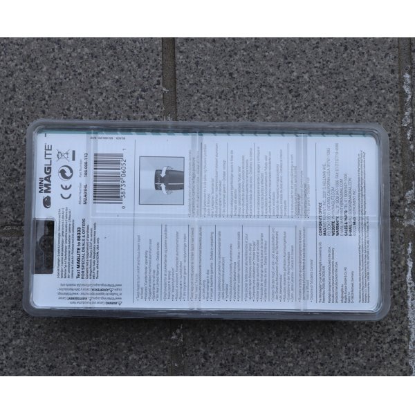 画像2: ミニマグライト2AA黒 新品 (2)