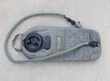 画像: 米軍放出キャメルバックSTORMハイドレーションシステムFGブラダー付
