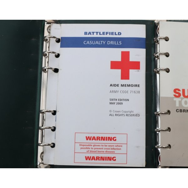 画像4: 英軍陸軍バインダー入りCBRN・負傷者救護マニュアル (4)