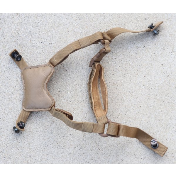 画像2: 米軍 米海兵隊ECH用チンストラップ ネジ付CB(コヨーテブラウン)新品 (2)