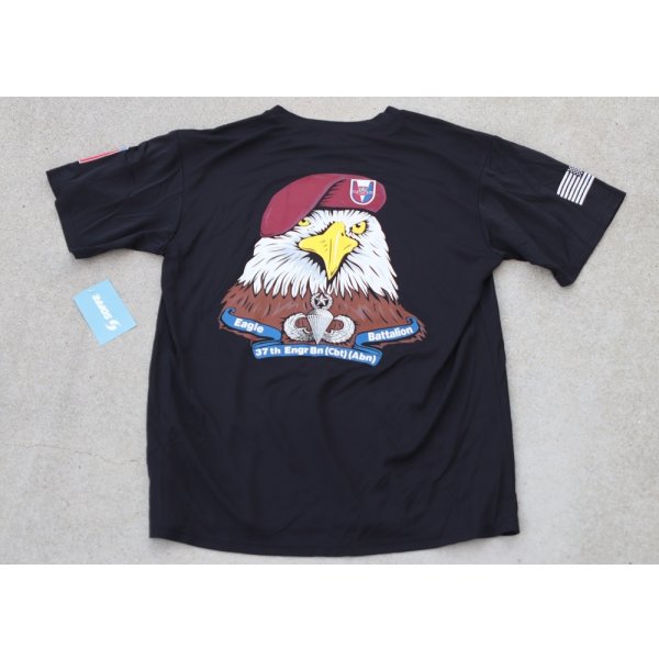 画像2: 米軍放出ソフィーTシャツ黒 第82空挺師団第2旅団戦闘団第37工兵大隊プリント入り新品 (2)