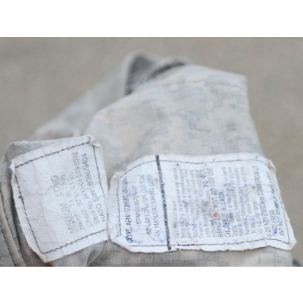 画像3: 米軍カスタムACUジャケットUCP迷彩(ACU迷彩)MEDIUM-LONG (3)