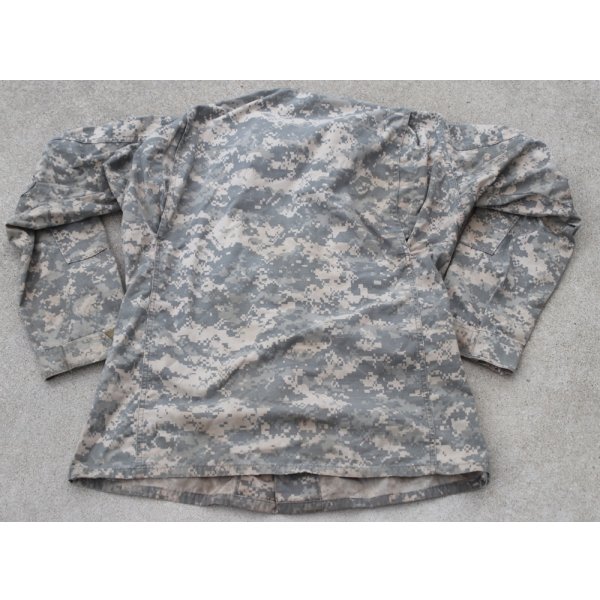 画像2: 米軍カスタムACUジャケットUCP迷彩(ACU迷彩)MEDIUM-LONG (2)