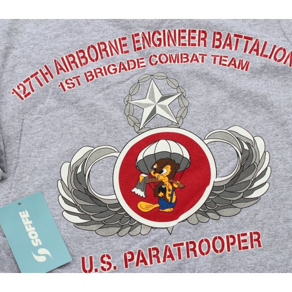 画像4: 米軍放出ソフィーTシャツグレー 第82空挺師団第1旅団戦闘団第127空挺工兵大隊プリント入り新品 (4)