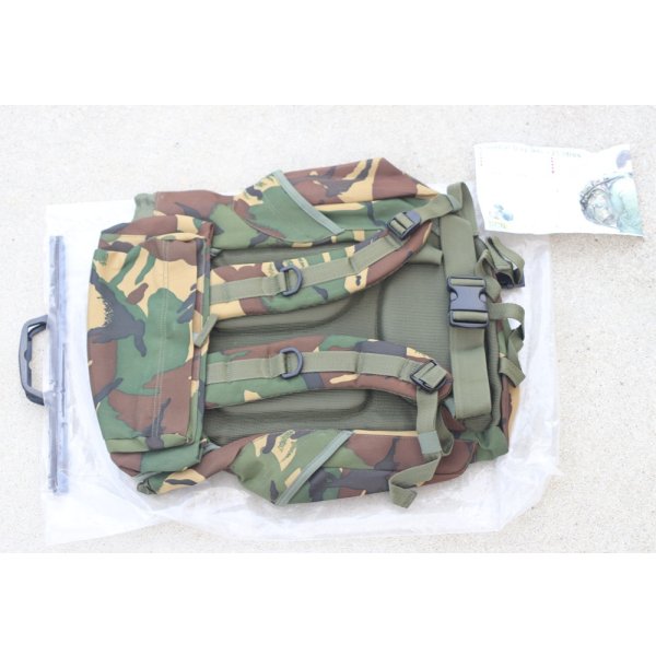 画像2: BCBインターナショナル25LバックパックDPM迷彩 新品 (2)