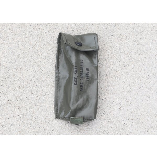 画像1: 米軍ベトナム戦争グレネードランチャー用クリーニングキットポーチ新品? (1)
