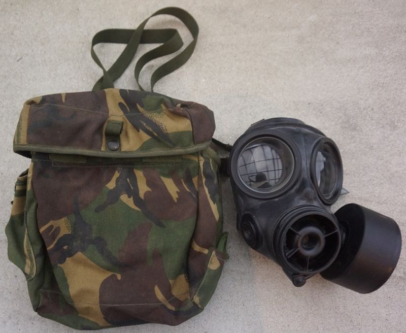 英軍S10レスピレーター(ガスマスク)サイズ4(SMALL寸)ガスマスクバッグ 