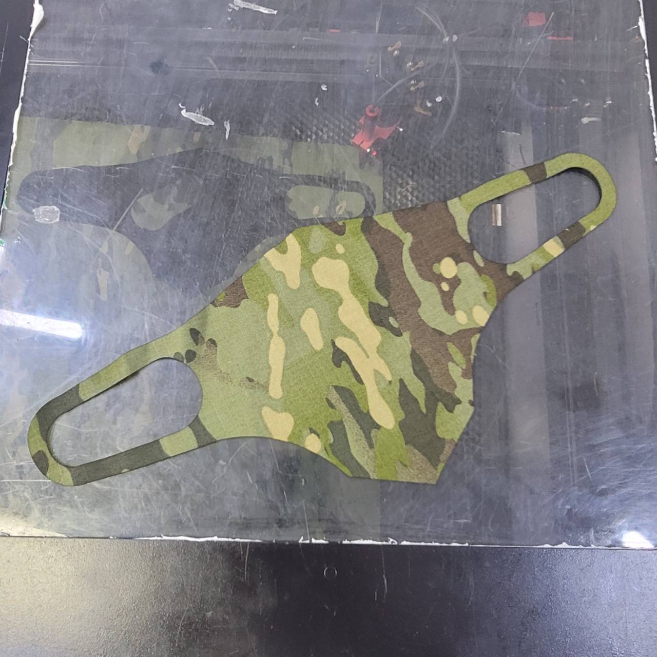 画像1: LMGマスクカバーMULTICAM TROPIC迷彩 新品 (1)