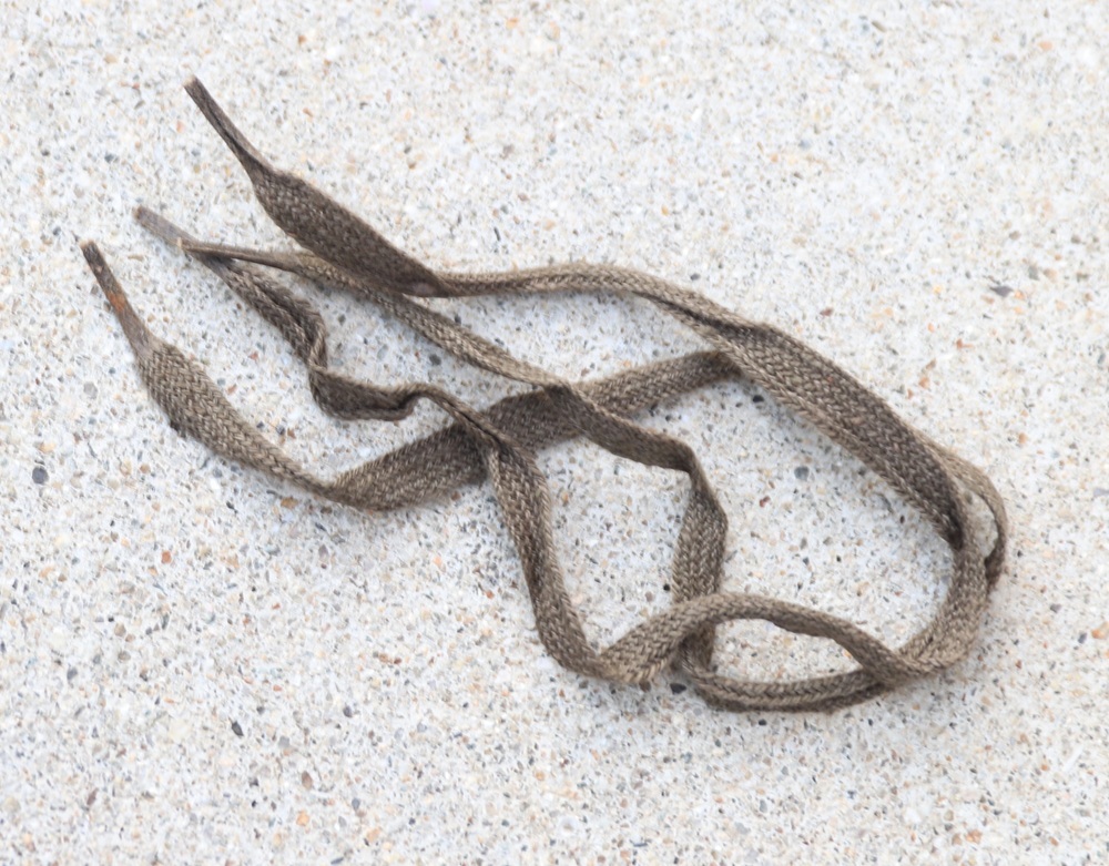 画像1: NVA(東ドイツ軍)肩章取り付け用ヒモ2本セット新品 (1)